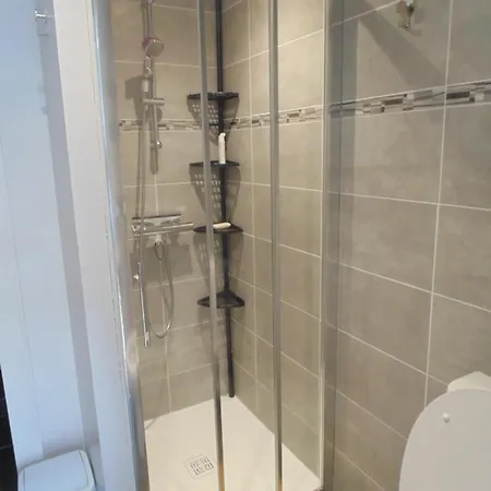 Entierement Renove Avec Internet, Vous Pouvez Faire A Pied Apartment *